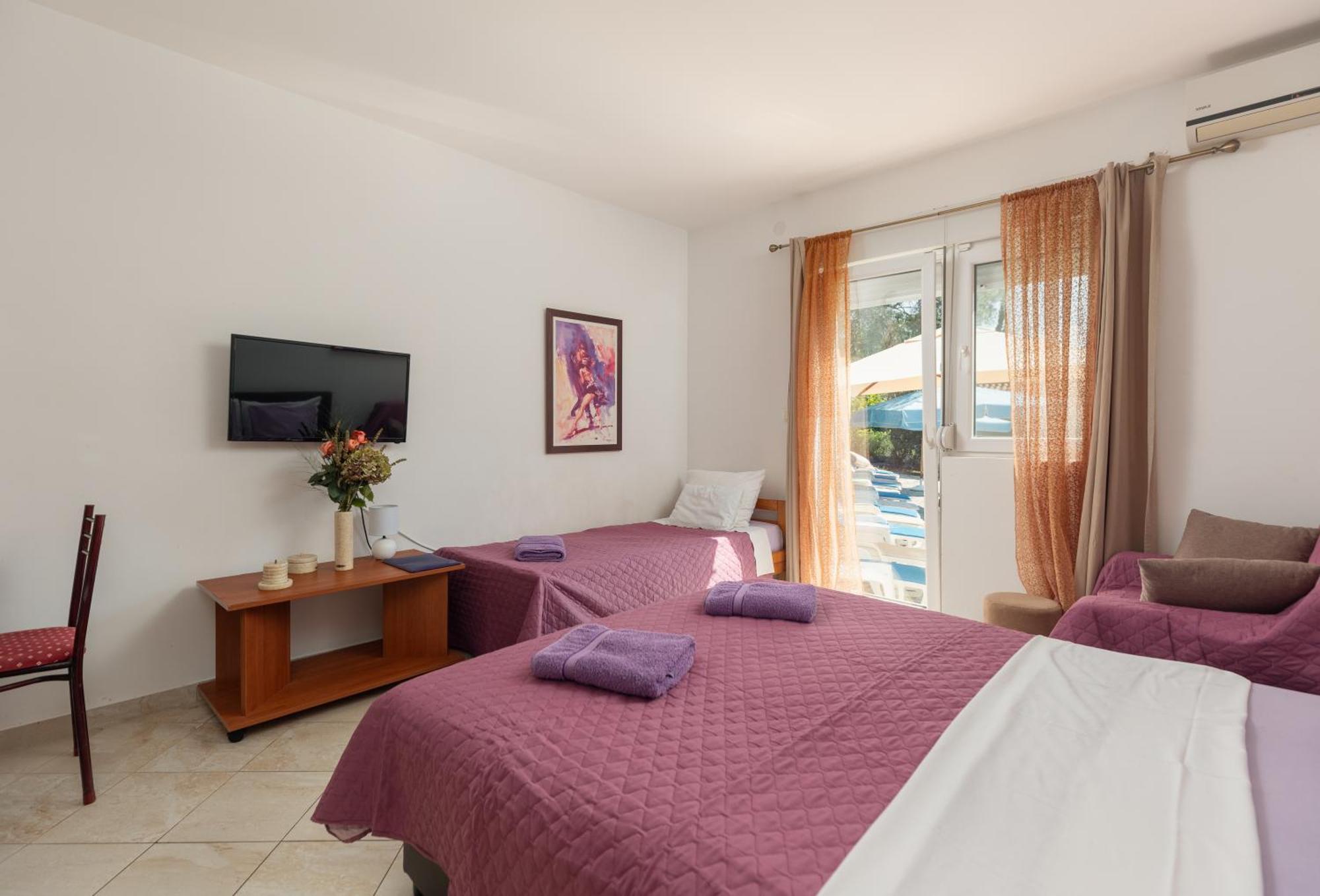 Villa Mia Apartments Bijela Eksteriør billede