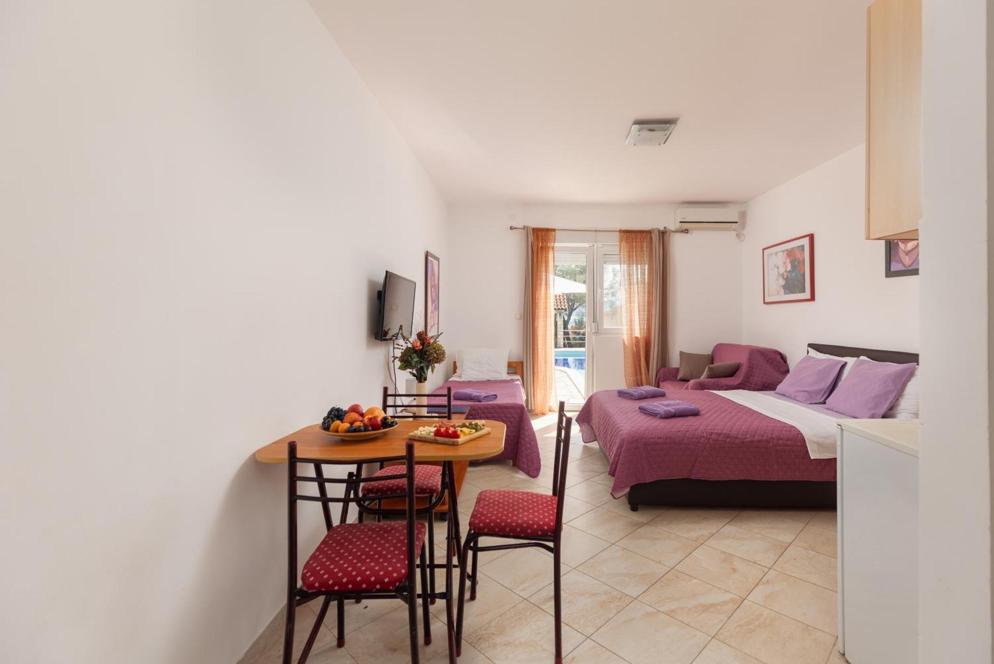 Villa Mia Apartments Bijela Eksteriør billede