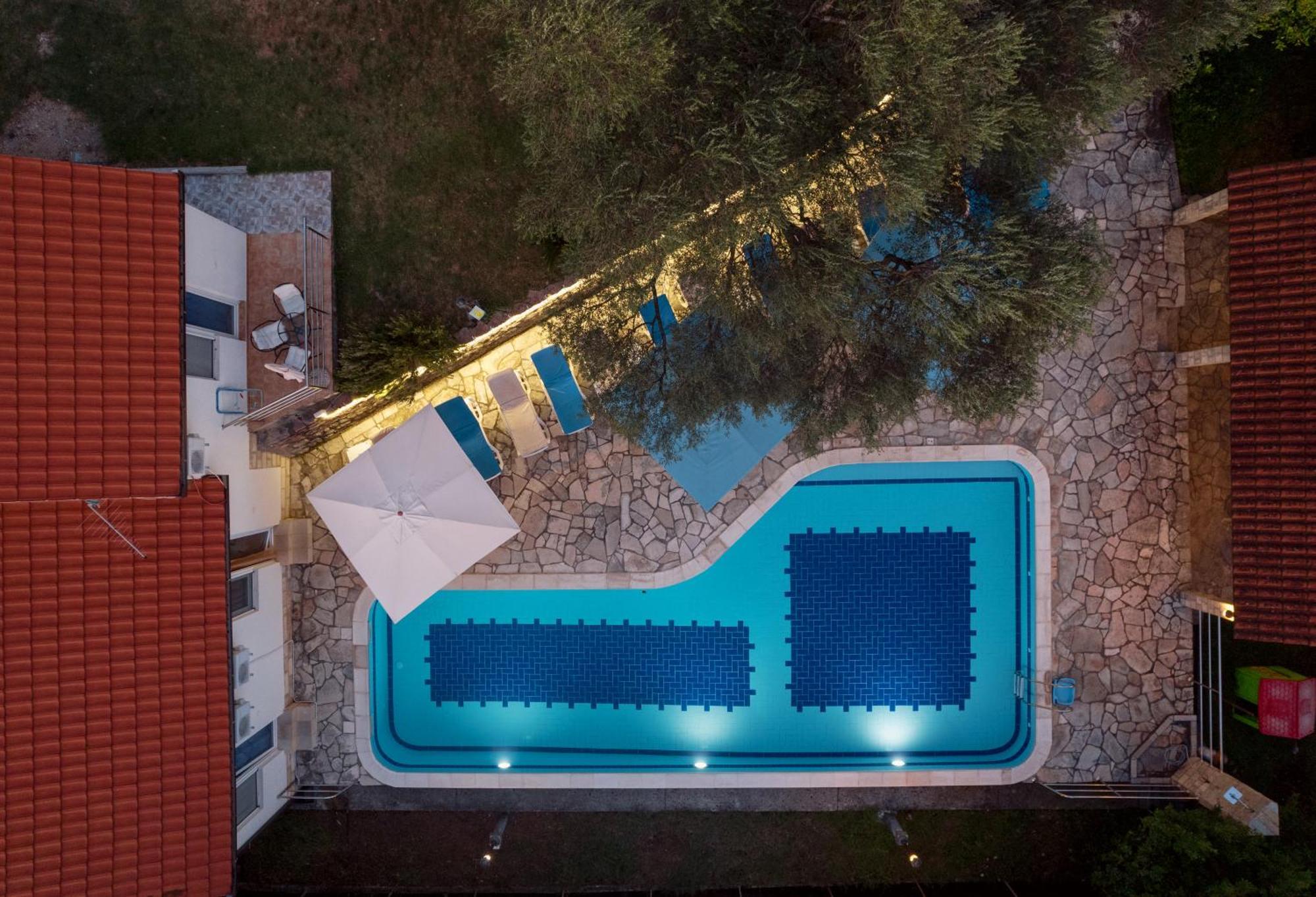 Villa Mia Apartments Bijela Eksteriør billede
