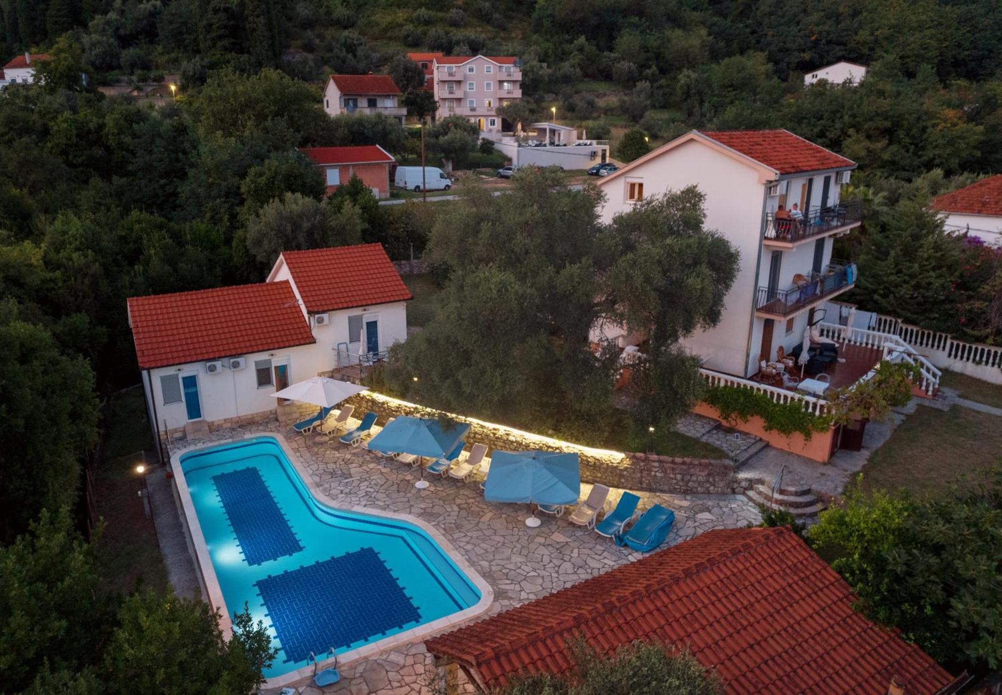 Villa Mia Apartments Bijela Eksteriør billede