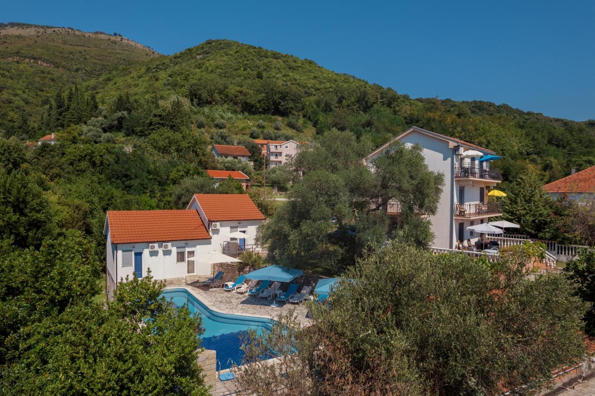 Villa Mia Apartments Bijela Eksteriør billede